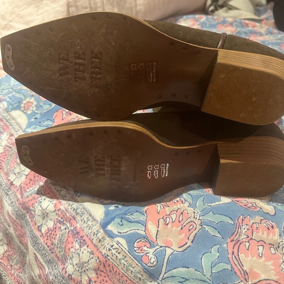 We the free size 38 mid calf brown suede boots. Never worn. - Picture 4 of 7